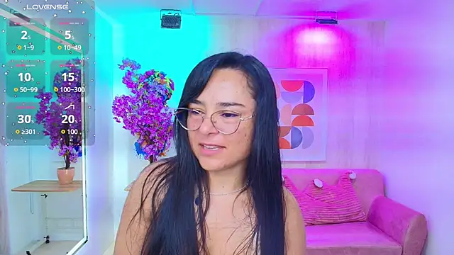 Snapshot of Tiara_rr chatting on 10.26.25 Tiara rr online show from 10.26.25