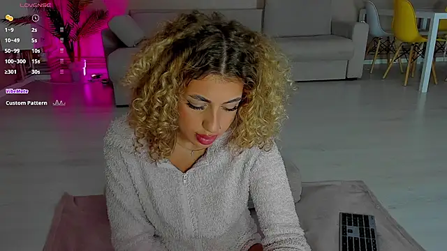 CurlyAnt0 online show from 10.24.25