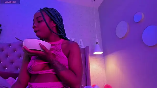 johannaMiller1 online show from 12.25.24