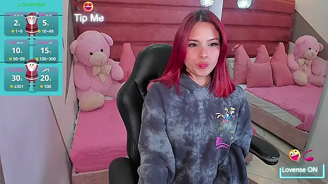 Snapshot of anna__duff chatting on 12.24.24 anna duff online show from 12.24.24