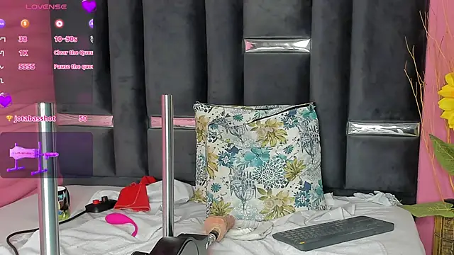 Snapshot of kinky_polar chatting on 02.05.25 kinky polar online show from 02.05.25