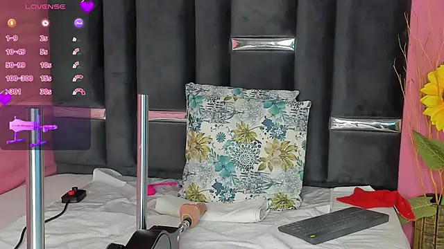 Snapshot of kinky_polar chatting on 02.07.25 kinky polar online show from 02.07.25