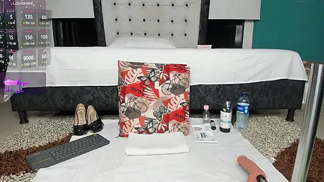 Snapshot of kinky_polar chatting on 12.04.25 kinky polar online show from 12.04.25