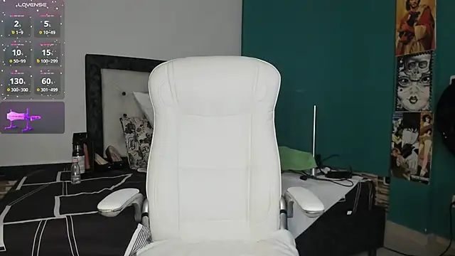 Snapshot of kinky_polar chatting on 02.18.26 kinky polar online show from 02.18.26