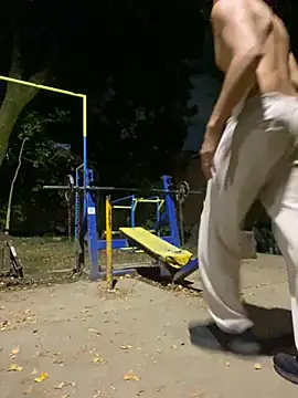 Snapshot of dantedesirexx chatting on 12.17.24 dantedesirexx online show from 12.17.24