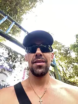 Snapshot of dantedesirexx chatting on 01.13.25 dantedesirexx online show from 01.13.25