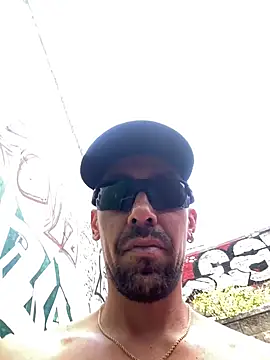 Snapshot of dantedesirexx chatting on 01.13.25 dantedesirexx online show from 01.13.25