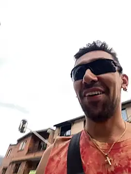 Snapshot of dantedesirexx chatting on 01.28.25 dantedesirexx online show from 01.28.25