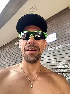 Snapshot of dantedesirexx chatting on 02.17.25 dantedesirexx online show from 02.17.25