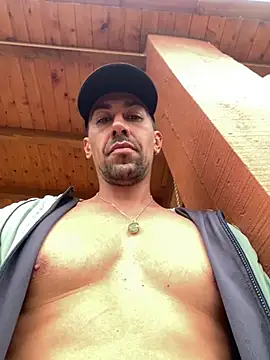 Snapshot of dantedesirexx chatting on 02.28.25 dantedesirexx online show from 02.28.25