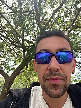 Snapshot of dantedesirexx chatting on 10.02.25 dantedesirexx online show from 10.02.25