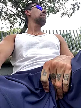 Snapshot of dantedesirexx chatting on 10.07.25 dantedesirexx online show from 10.07.25