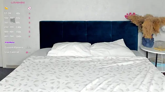 Esme Runn online show from 10.22.25