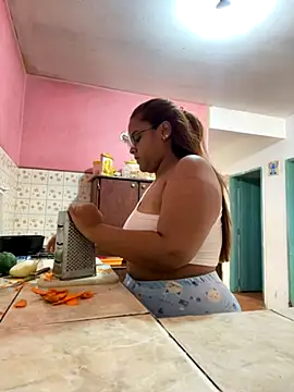 Evabigass online show from 10.31.25