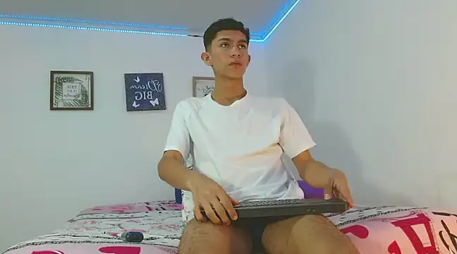 Snapshot of Noah_tyler_ chatting on 12.21.24 Noah tyler  online show from 12.21.24