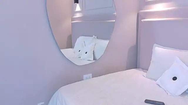 Snapshot of AnabelleRay chatting on 12.13.25 AnabelleRay online show from 12.13.25