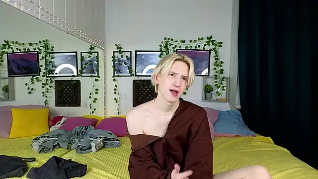 Snapshot of Ron_Vils chatting on 02.06.25 Ron Vils online show from 02.06.25