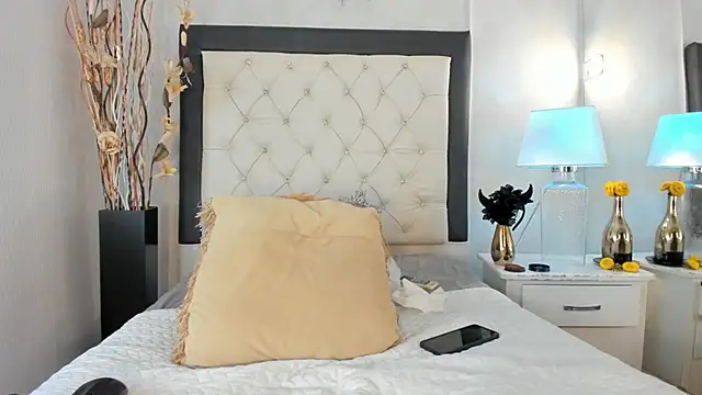 GaleHodge online show from 12.17.25