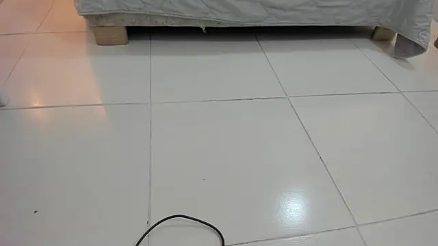 Slut Milf  online show from 12.31.24