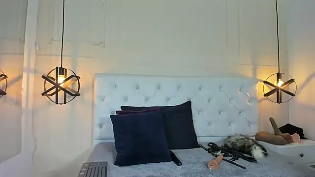 Slut Milf  online show from 02.08.25