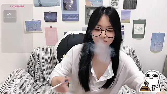 Snapshot of LiLiYbaby chatting on 06.07.26 LiLiYbaby online show from 06.07.26
