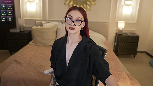 Magnetic Mia  online show from 05.25.26