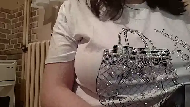 Snapshot of AalinnaK chatting on 02.16.25 AalinnaK online show from 02.16.25