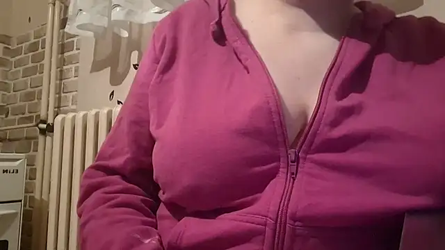 Snapshot of AalinnaK chatting on 02.22.25 AalinnaK online show from 02.22.25