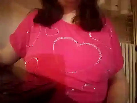 Snapshot of AalinnaK chatting on 11.18.25 AalinnaK online show from 11.18.25