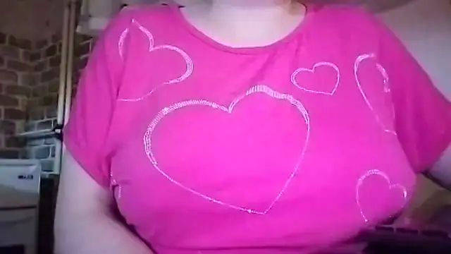 Snapshot of AalinnaK chatting on 11.25.25 AalinnaK online show from 11.25.25