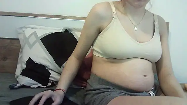 Snapshot of Ahotkittyxxx chatting on 10.26.25 Ahotkittyxxx online show from 10.26.25