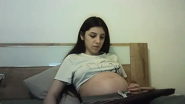 Snapshot of Ahotkittyxxx chatting on 11.05.25 Ahotkittyxxx online show from 11.05.25