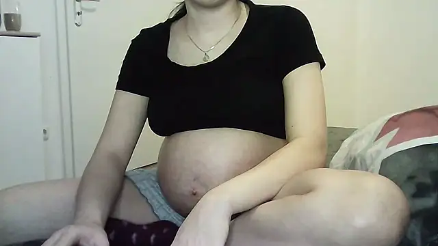 Snapshot of Ahotkittyxxx chatting on 01.13.26 Ahotkittyxxx online show from 01.13.26