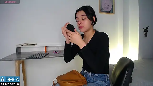 Snapshot of floriamANDjazmin chatting on 02.28.25 floriamANDjazmin online show from 02.28.25