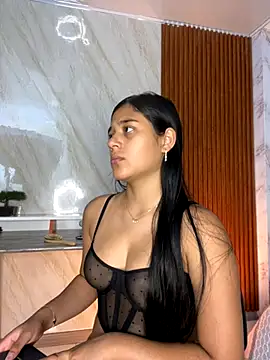 Snapshot of floriamANDjazmin chatting on 11.04.25 floriamANDjazmin online show from 11.04.25