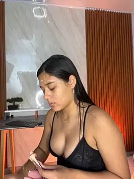 Snapshot of floriamANDjazmin chatting on 11.07.25 floriamANDjazmin online show from 11.07.25