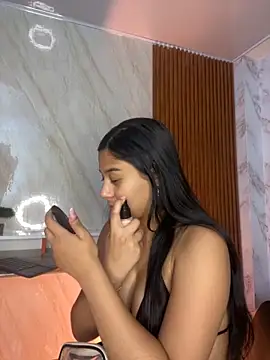 Snapshot of floriamANDjazmin chatting on 11.17.25 floriamANDjazmin online show from 11.17.25