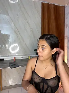 Snapshot of floriamANDjazmin chatting on 11.20.25 floriamANDjazmin online show from 11.20.25