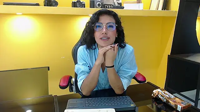 Snapshot of LeeThompson_ chatting on 12.19.24 LeeThompson online show from 12.19.24