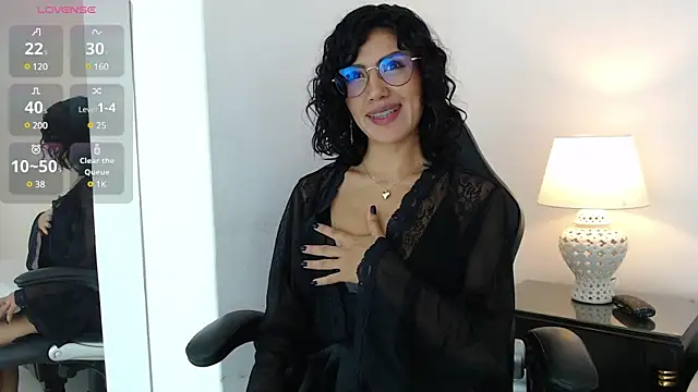 Snapshot of LeeThompson_ chatting on 12.21.24 LeeThompson online show from 12.21.24