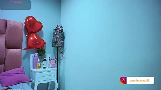 Snapshot of SweetBonniie chatting on 02.27.25 SweetBonniie online show from 02.27.25
