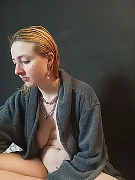 Snapshot of Sexy-Milf-Big chatting on 12.17.24 Sexy-Milf-Big online show from 12.17.24