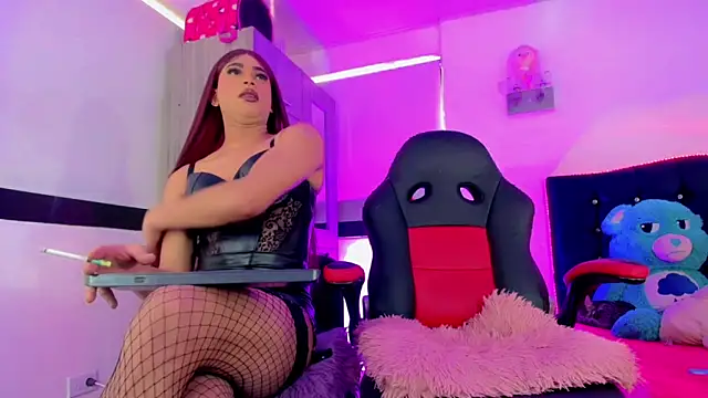 Hellen moons   online show from 11.06.25