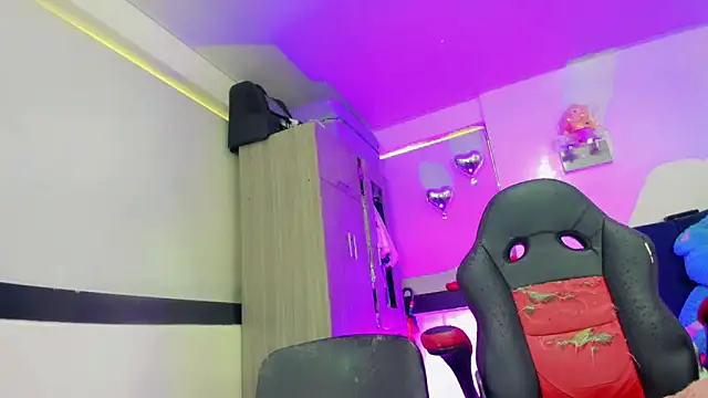 Hellen moons   online show from 03.28.26