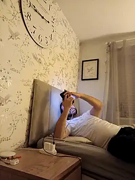 Snapshot of curiously-bi37 chatting on 10.04.25 curiously-bi37 online show from 10.04.25