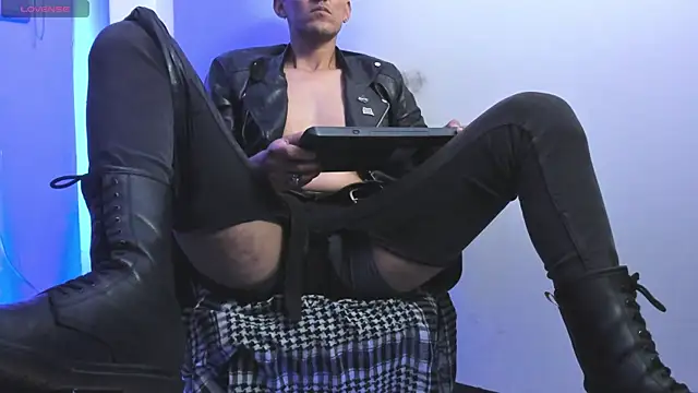 Snapshot of enzopratt chatting on 02.27.25 enzopratt online show from 02.27.25