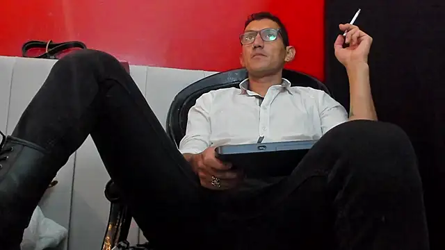 Snapshot of enzopratt chatting on 03.09.25 enzopratt online show from 03.09.25