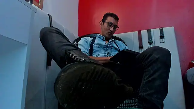 Snapshot of enzopratt chatting on 03.16.25 enzopratt online show from 03.16.25