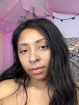 Snapshot of BaileyBaird chatting on 01.07.25 BaileyBaird online show from 01.07.25