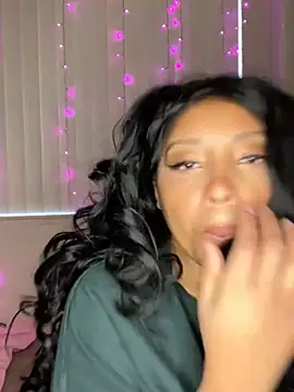 Snapshot of BaileyBaird chatting on 02.21.25 BaileyBaird online show from 02.21.25